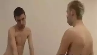 فيديو بورن: جنس عنيف مع امرأة ذات صدر كبير