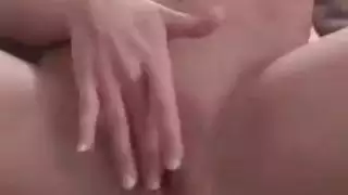 فرج صغير مُشذّب وجاهز للجنس