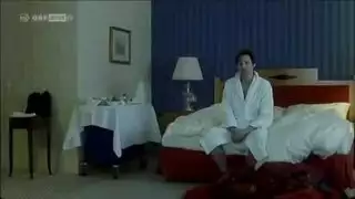 زوجان يمارسان الجنس ويتبادلان الشركاء في كوخ نائي