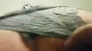 قذف داخلي جماعي للعاهرة ذات المؤخرة المزيفة الكبيرة