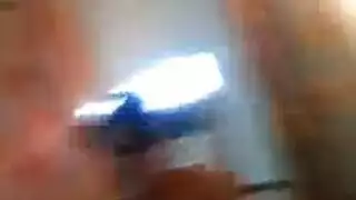 وظيفتها هي أن تُمارس معها الجنس: شرجي ومهبلي علني مع شاب قرني
