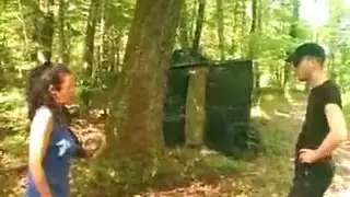 ناضجة إكس إكس إكس: لعبة زجاجية تملأ فتحاتها في عمل منفرد