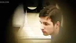 جنس مثلي قذر في المرحاض وعمل حلق عميق