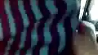 مشهد إباحي في السيارة: إيلاج مزدوج مع حمار ورجل
