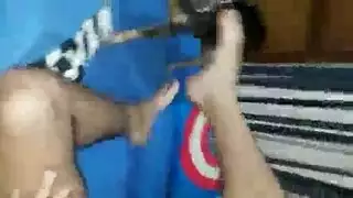 اللولو القبلة الرطبة تأخذ قضيبًا سميكًا في فعل إباحي صريح