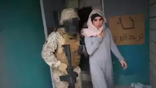 فرج غنيمة حرب: جمال عربيات يُملأن بسائل الجنود