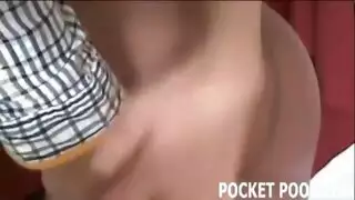 البنات ياسمعن صوط غريب في الغرفة يوزعجهم