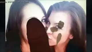 جينا إيستون تأخذ كل بوصة في جنس حلق قاسي