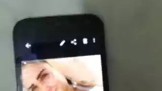 ملكة المص لورا مايكلز تلعق عضوه قبل أن تأخذ قضيبه