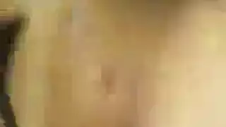 لاتينا مديونة تأخذ قضيب صديقها الضخم بعمق