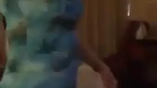 رقصة الفتاة العربية السرية تؤدي إلى جماع صريح
