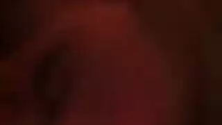 فتاة هاوية متهيجة تخدم صديقها