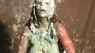الرطب و الدجاج فوضوي اللعب