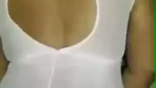 تدخل علا ابنها الناام وتمارس الجنس معه