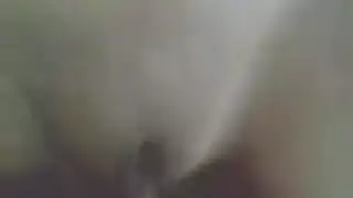 تخش تستحمى بعدين صاحبها يلعبلها فى بزازها البيضة