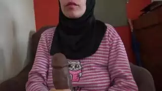 ملكة المؤخرة العربية تواجه قضبان سوداء في مشهد إباحي قاس