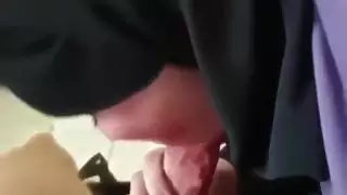 الحجاب إثم، لكن البلع عميق مبارك