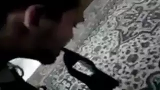 فيديو هاوي جامح: سيطرة الفتاة الجزائرية الوحشية على القضيب