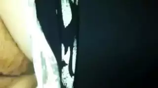 مغربي يستعرض بكس ام عياله
