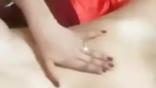 قحبة ذات كس فاتح يتم اغتصابها في فيلم إباحي ساخن