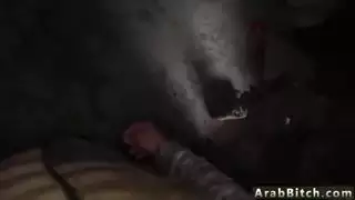 مؤخرة عربية ضيقة جدًا، لا أستطيع نسيانها