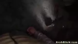 الراقصة الغريبة تظهر مؤخرتها وكسها قبل أن تمارس الجنس