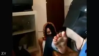 فتاة قذرة تخدم حريم مشهور بأكمله