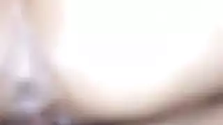 تفتح فمها لقضيب المستأجر السميك