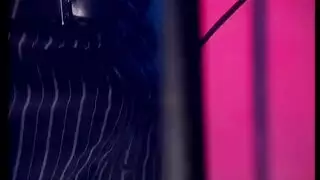 امرأة ممتلئة الجسم لاتينية تمص قضيب أسود كبير في مشهد إباحي حميم