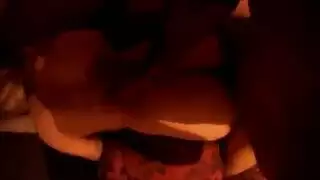 مراهقة صدرها صغير تخدم قضيب العجوز ثم تنك حتى فقدان الوعي