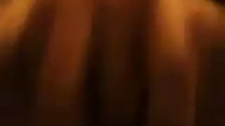 هيذر السمراء المثيرة تخلع ملابسها الداخلية لممارسة جنس عنيف يذهل العقل