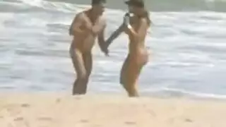 جماعي على الشاطئ العاري العلني: لا تحقق، دخول مجاني