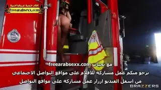 رجال الإطفاء المشاغبة تركب القضيب الصلب في غرفة الملابس إباحية خام