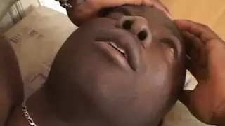 النجمة الكلاسيكية مرفت أمين في مشهد مصّ صريح