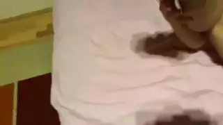 شاب ينيك فتاة في مقطع جنسي جامح