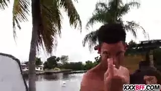 ملكات مؤخرة منحنية في سكس جماعي xxx