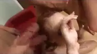 بابا يضعني في السرير