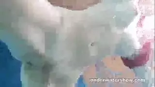 جماع جماعي بين الإناث بالقضيب الصناعي