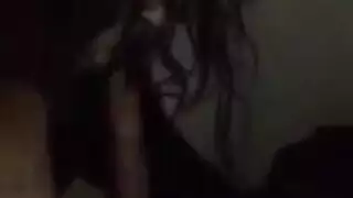 بنات ممتلئات يختنقن على قضبان قاسية