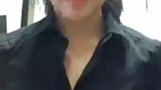حلاقة مقربة لكسها: تبلغ من لمسة