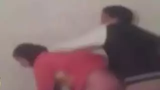 مصري يزنق طفله وينيكها