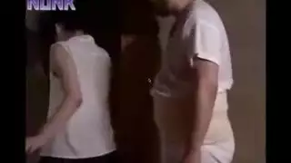 شاب ياباني خشن يخدم قضيبين صلبين