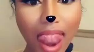نيكي تدمر تصرفها المهذب بجنس عنيف