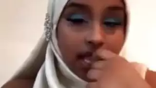 لبوه كسها بجيب مياه من النيك سكس مصري