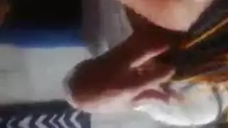 ابتلاع كل قطرة: جنس فموي سمراء إباحي