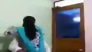 مدرب على وشك فتح الباب وتحويل موظفه المذهل إلى أي شخص يريد
