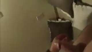جلسة جماع علنية مع شقراء عاهرة ذات حلمات مثقوبة