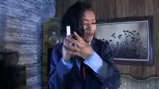 عاهرة البشرة الماسية تشرب كل قطرة من السائل المنوي