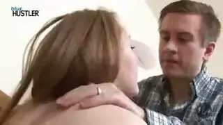 كس شقراء مراهقة يلتلس ثم ينك بقوة