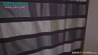 أم مثيرة تغوي بتدليك زيتي إباحي